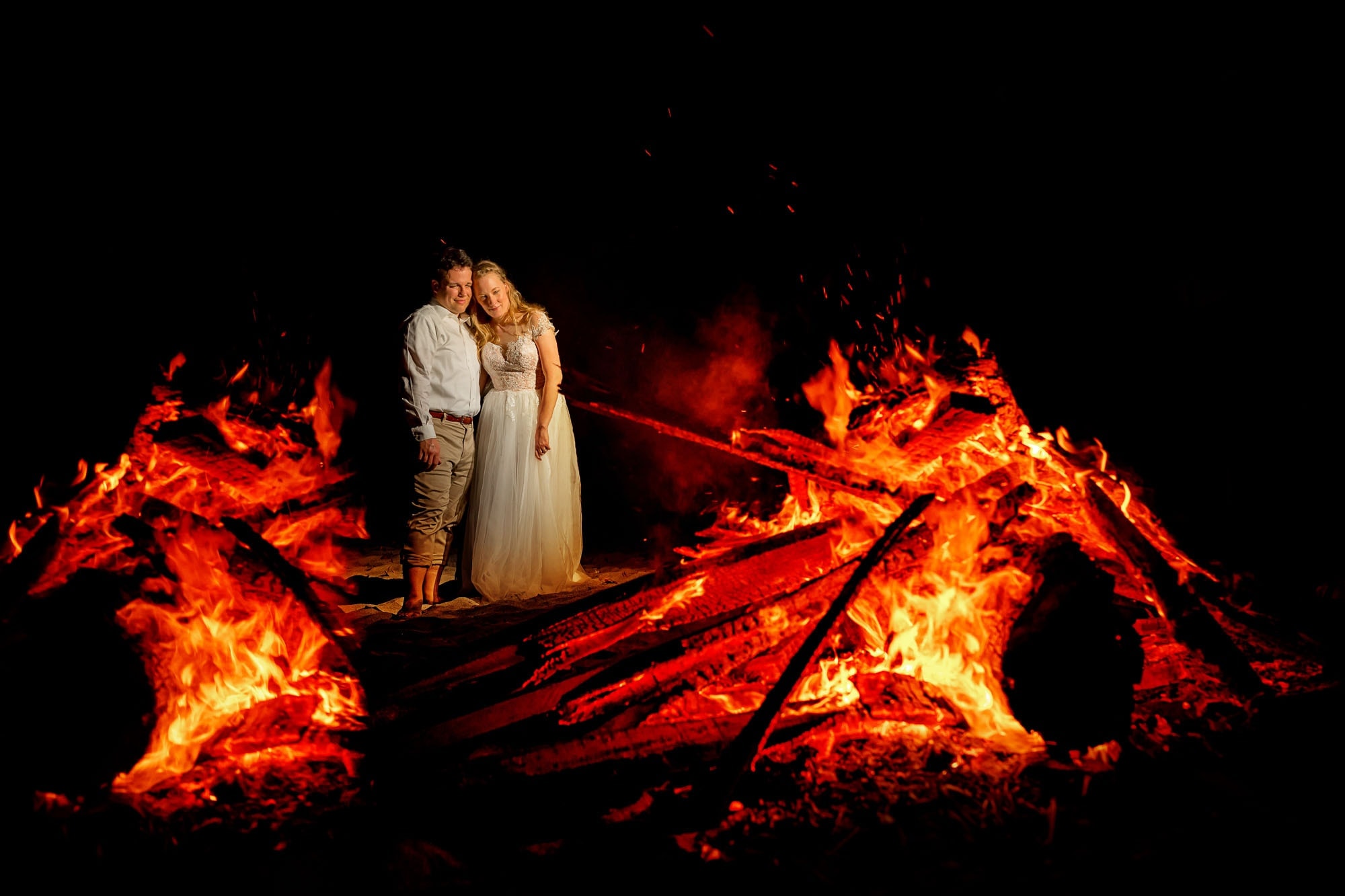 Creative wedding photography: shooting through the bonfire
