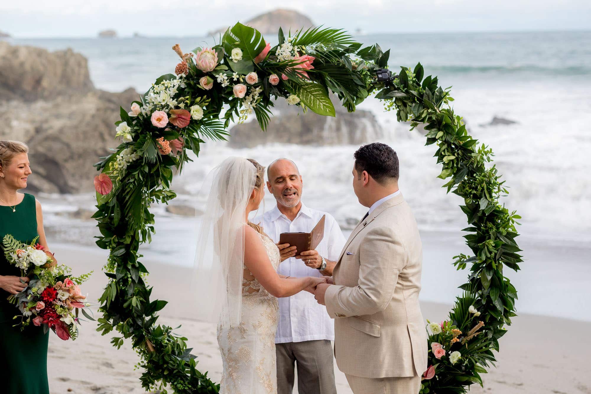 Getting married arenas del mar