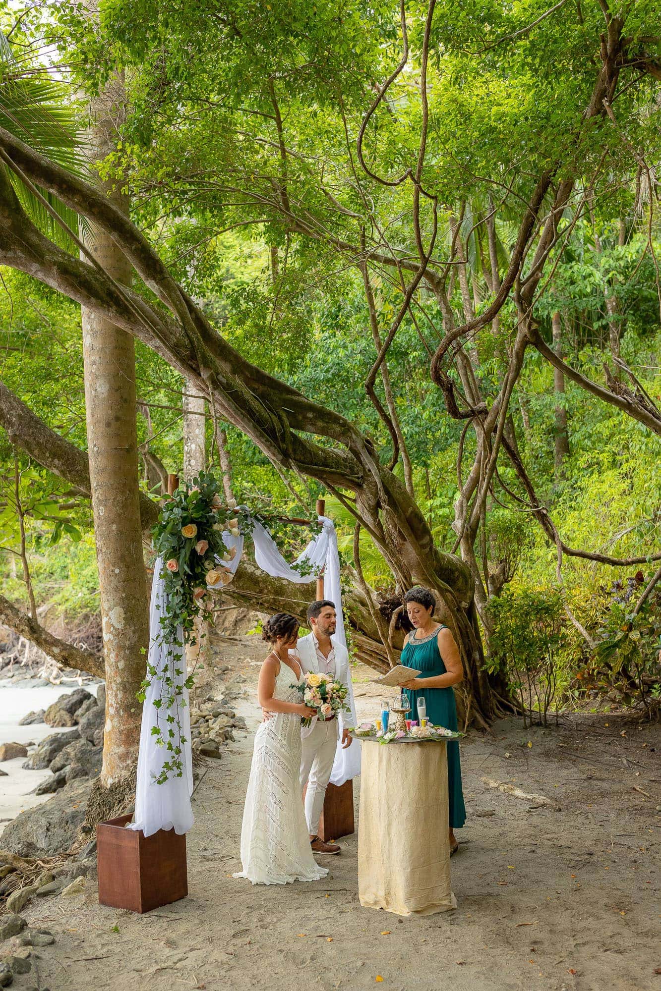 wedding in nature at tulemar
