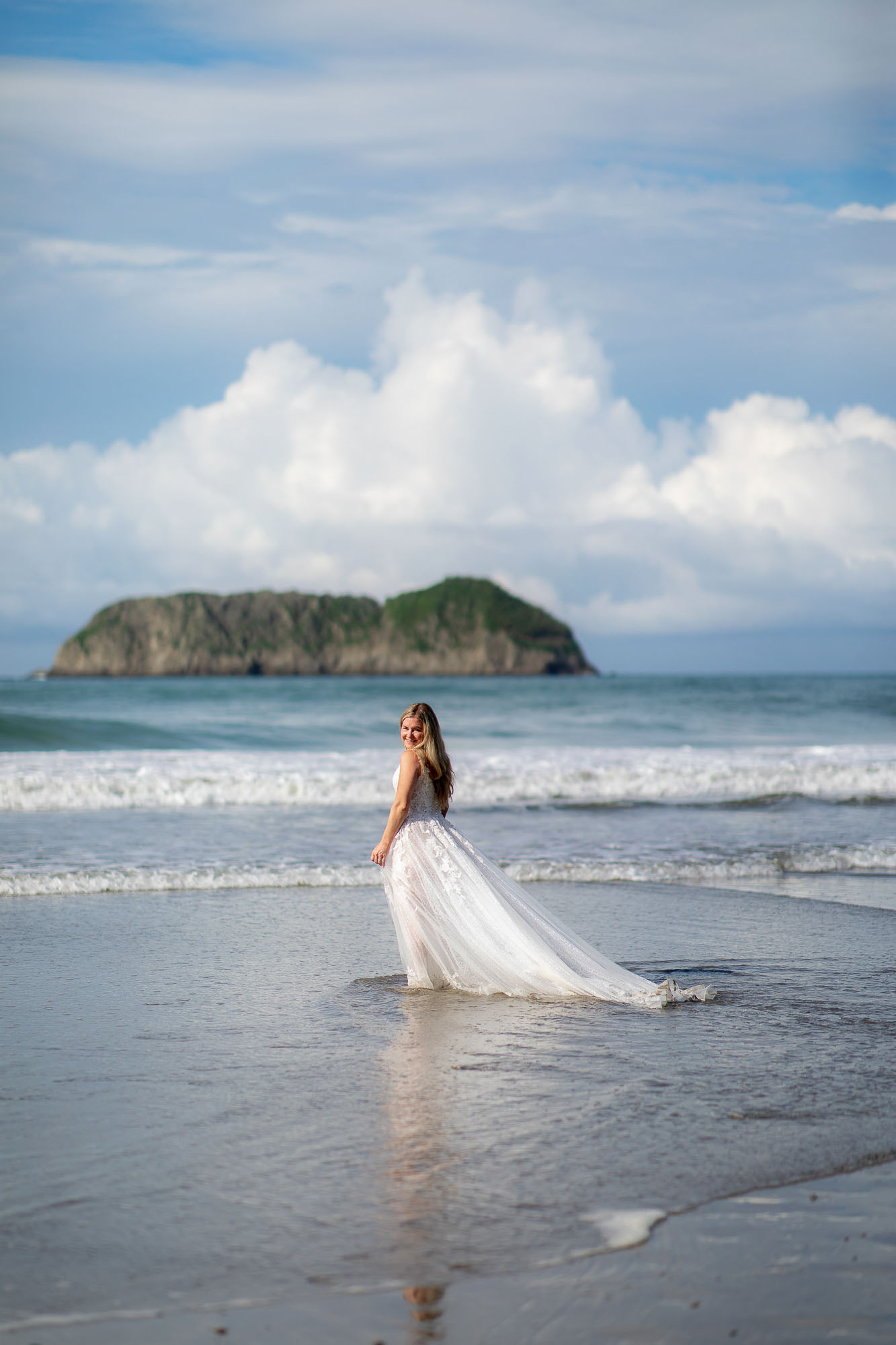 The bride on the beach 