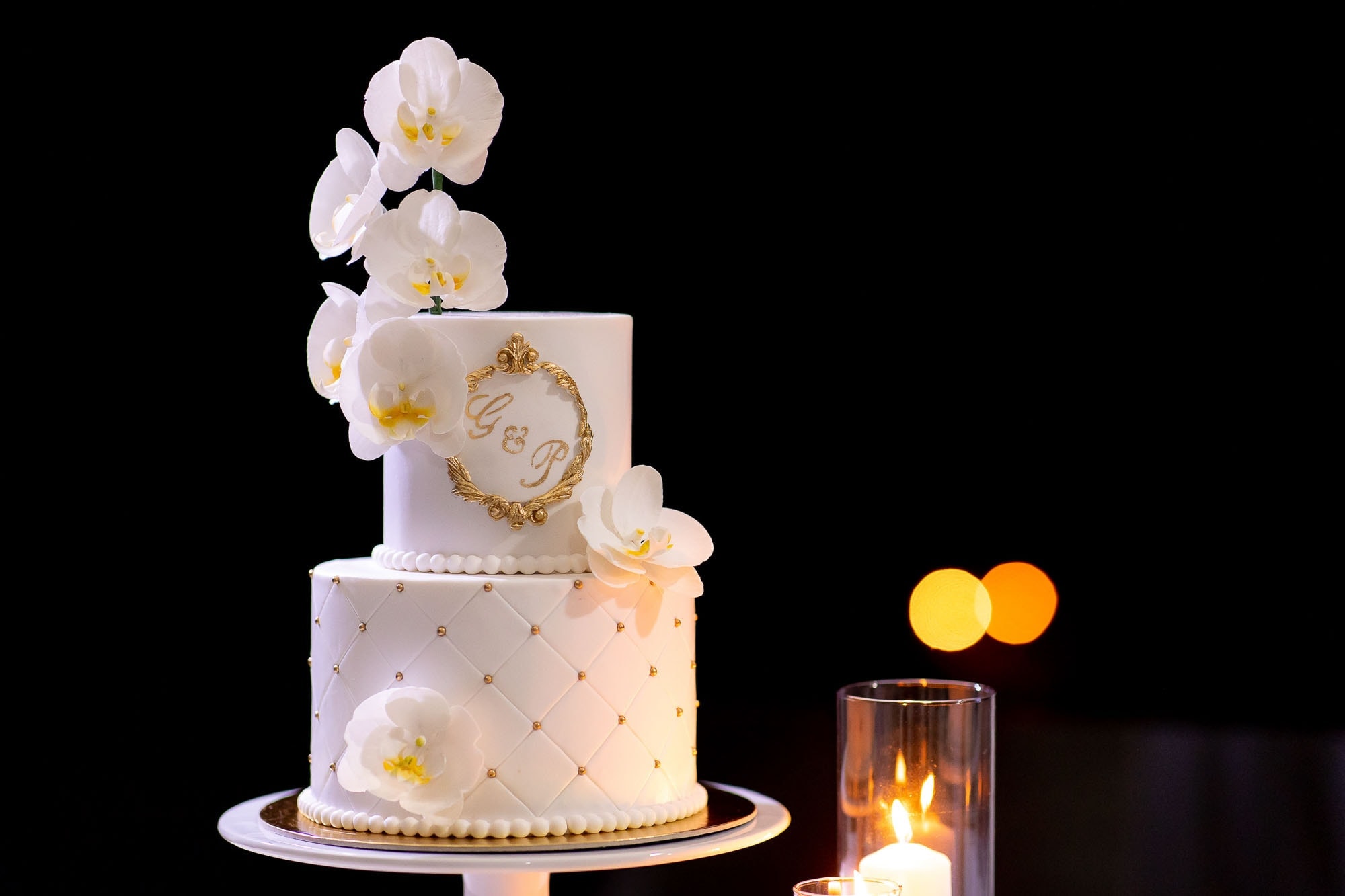 Beautiful white and gold wedding cake