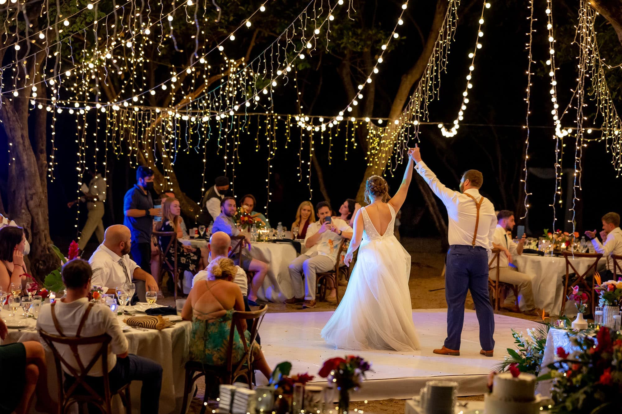 bride and groom having their first dance at dreams las mareas