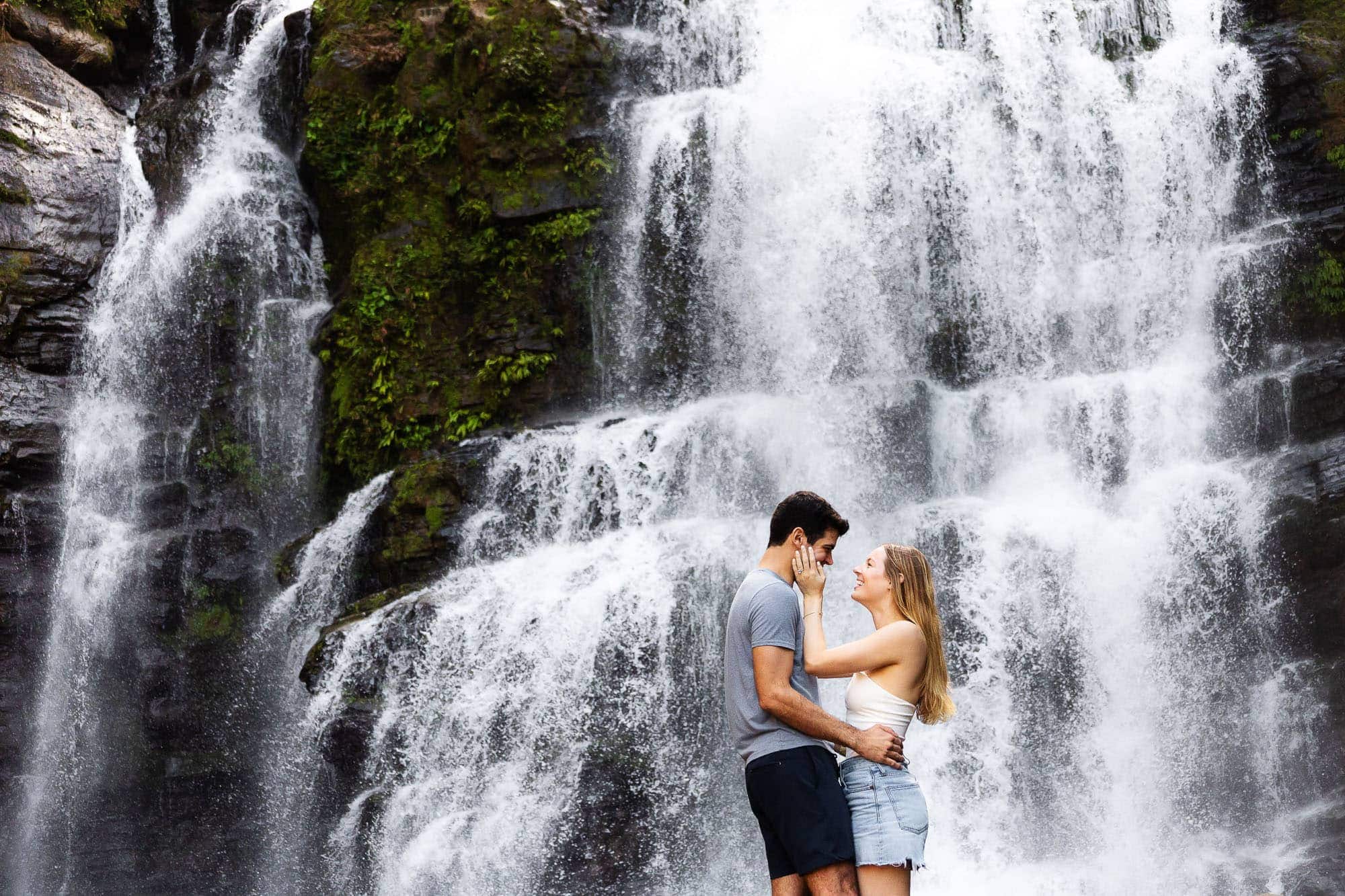engagement photos waterfall