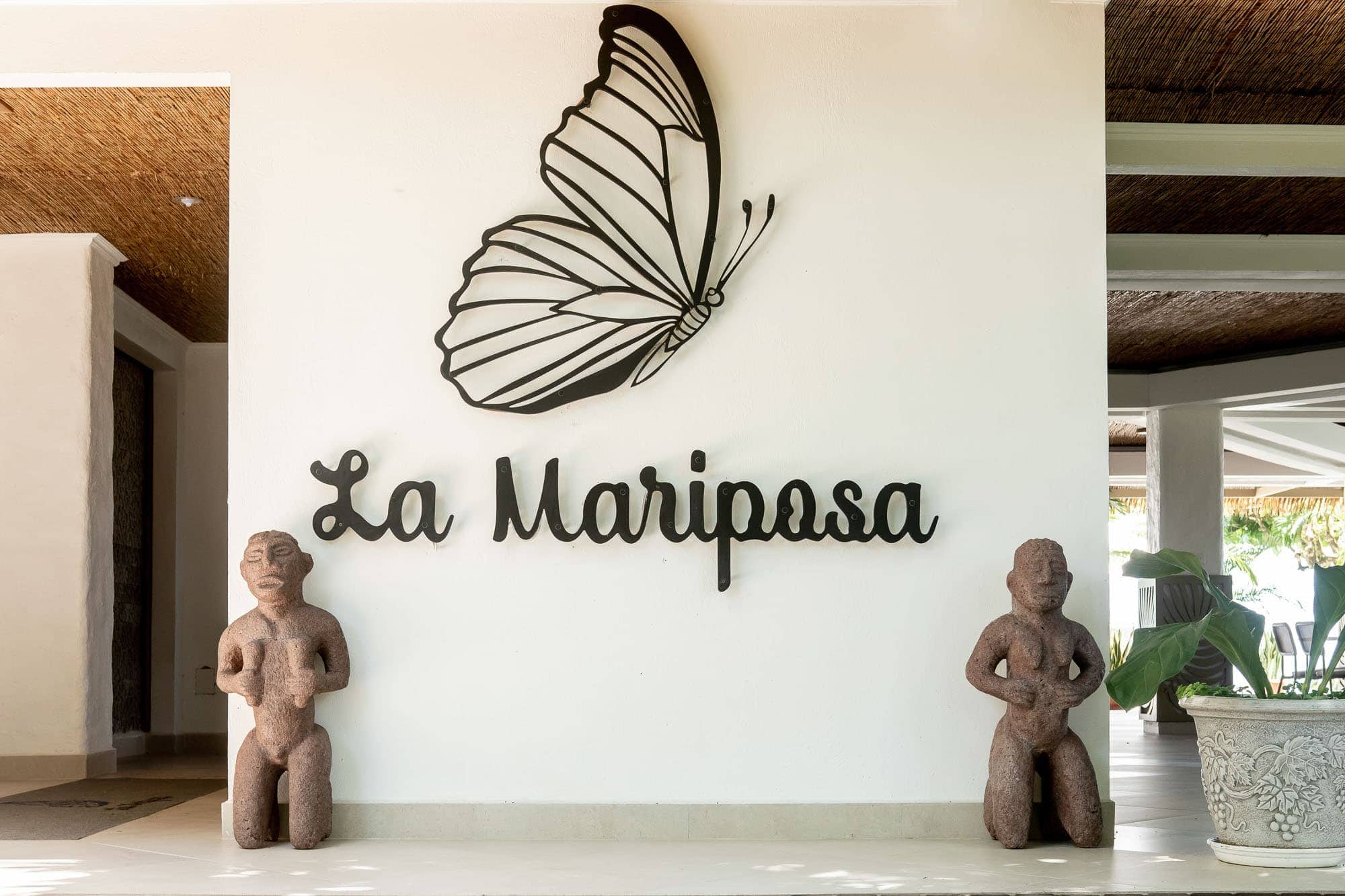 entrance to la mariposa hotel