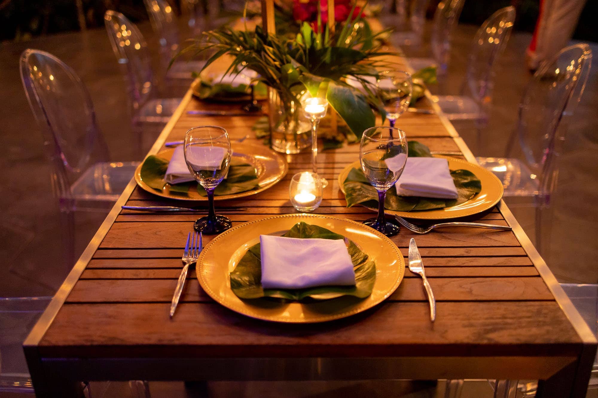 easy way to plan a wedding in Costa Rica: Makanda staff decorated the table